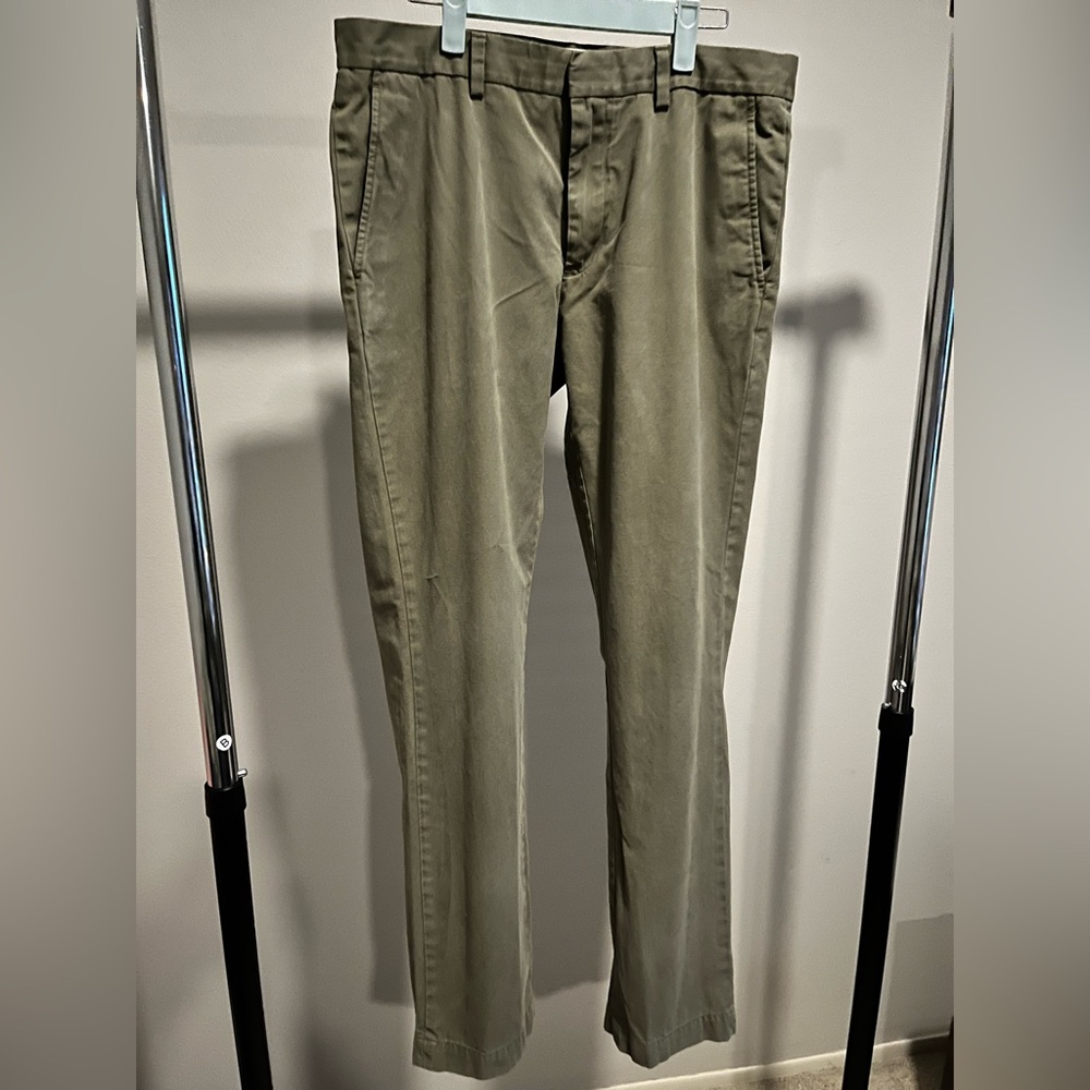 Banana Republic men's Aiden slim chino pant.